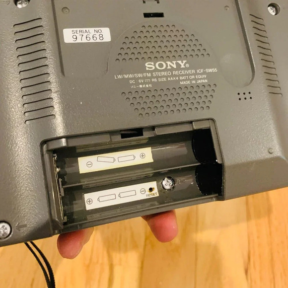 Sony ICF-SW55 World Band and Short Wave Receiver Radio - Picture 2 of 13